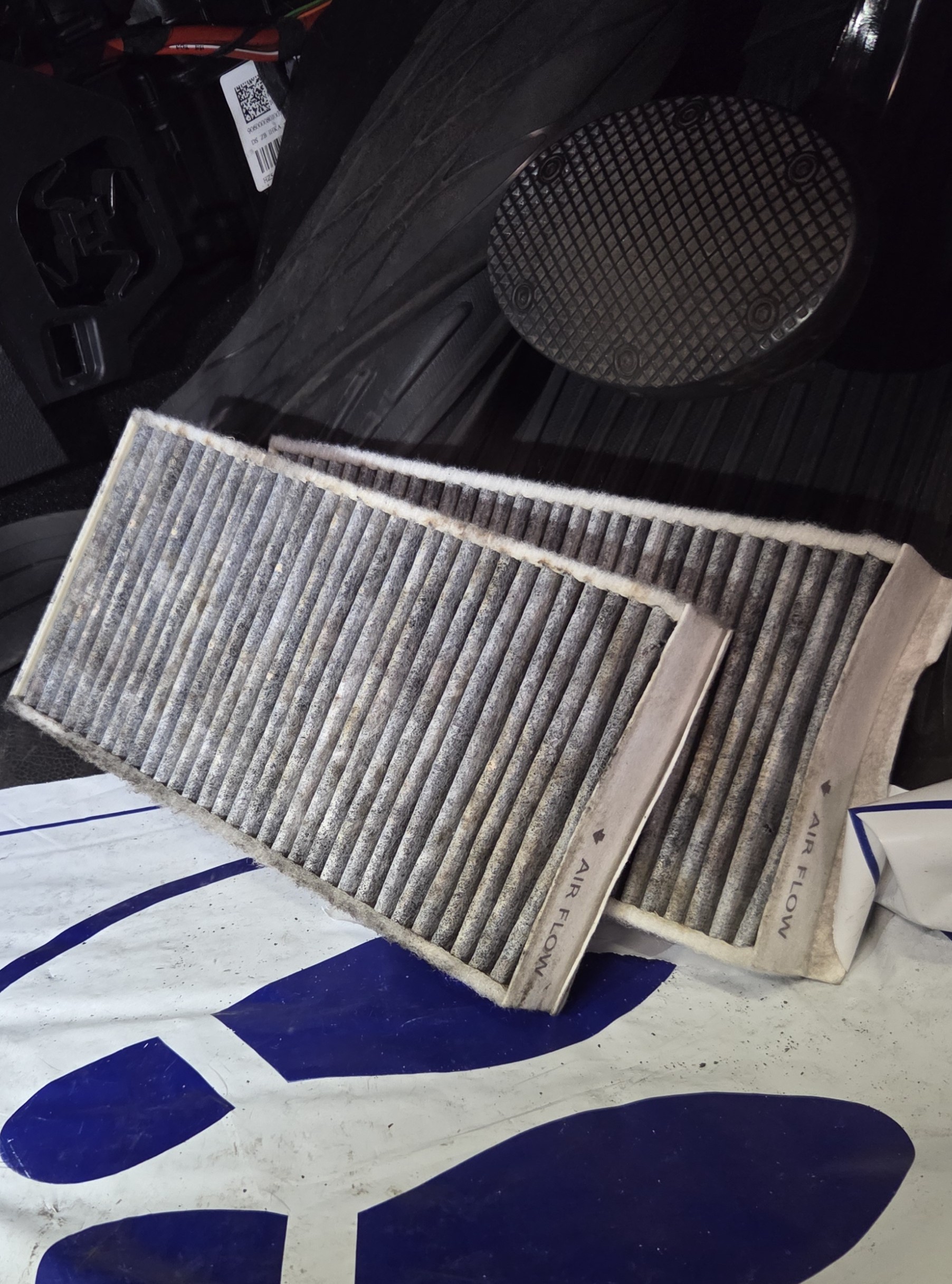 MINIクラブマンエアコンフィルター交換