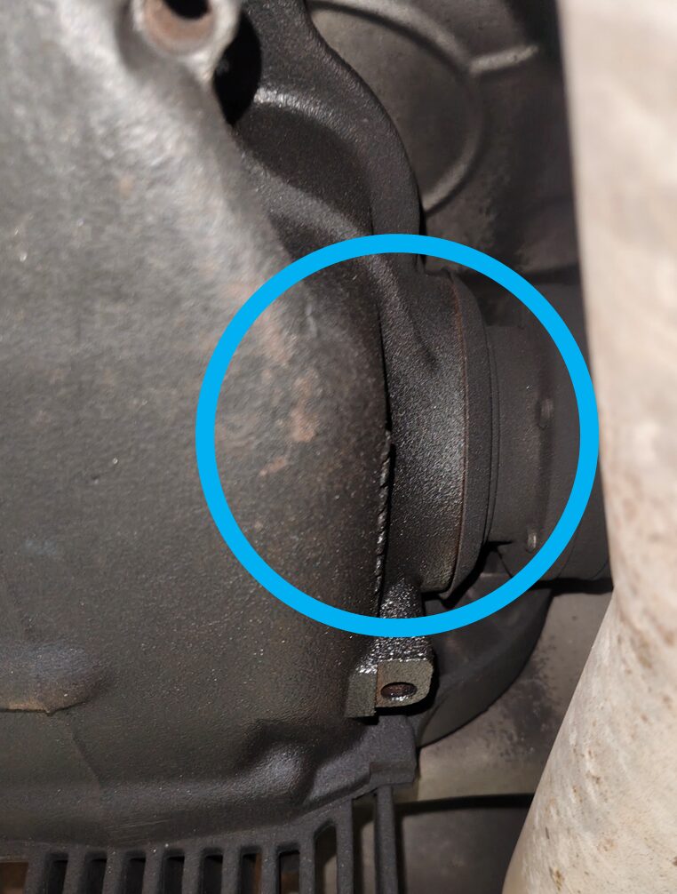 BMW　525i　リアクランクシール