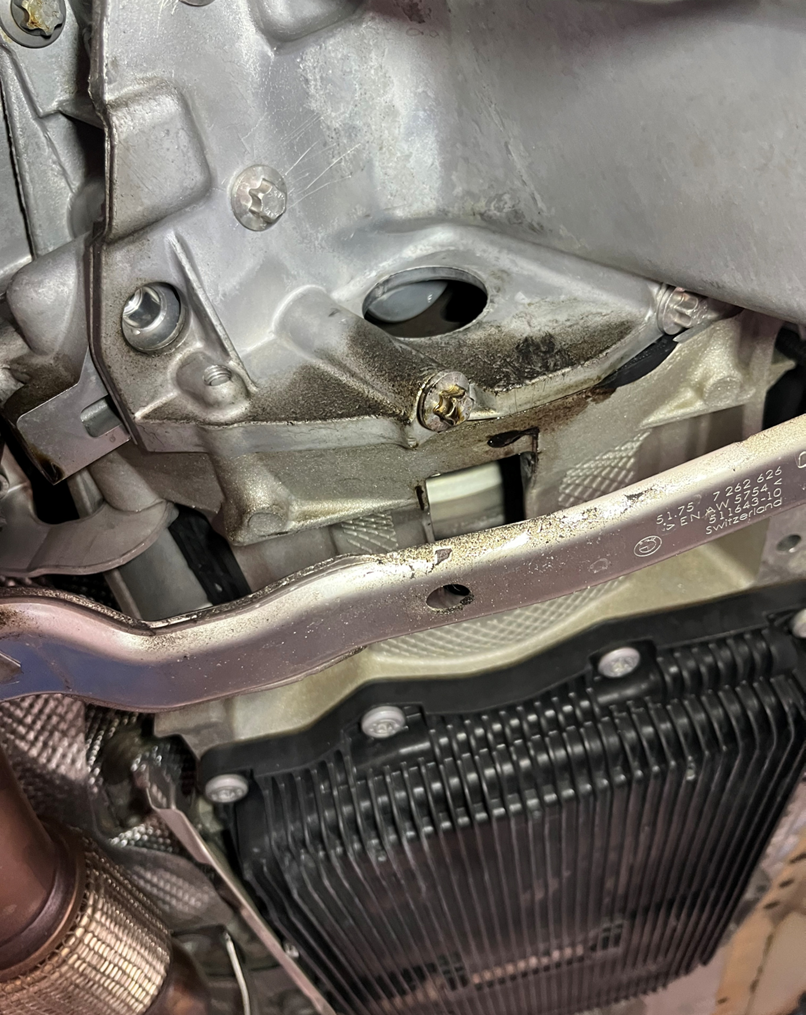 BMW 135i　オイル漏れ