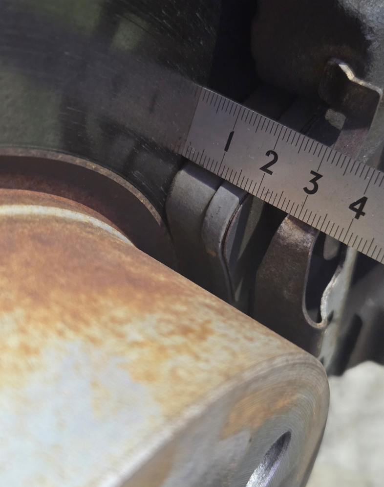 BMW　320d　ブレーキ残量測定