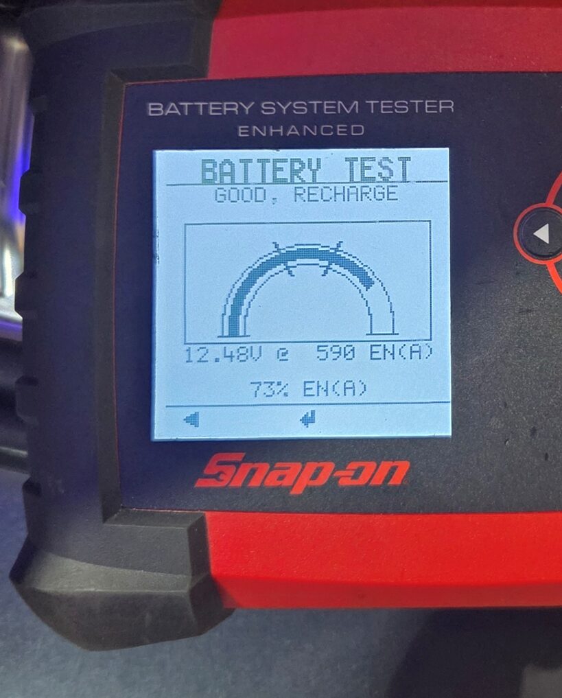 アウディA4　バッテリー電圧測定