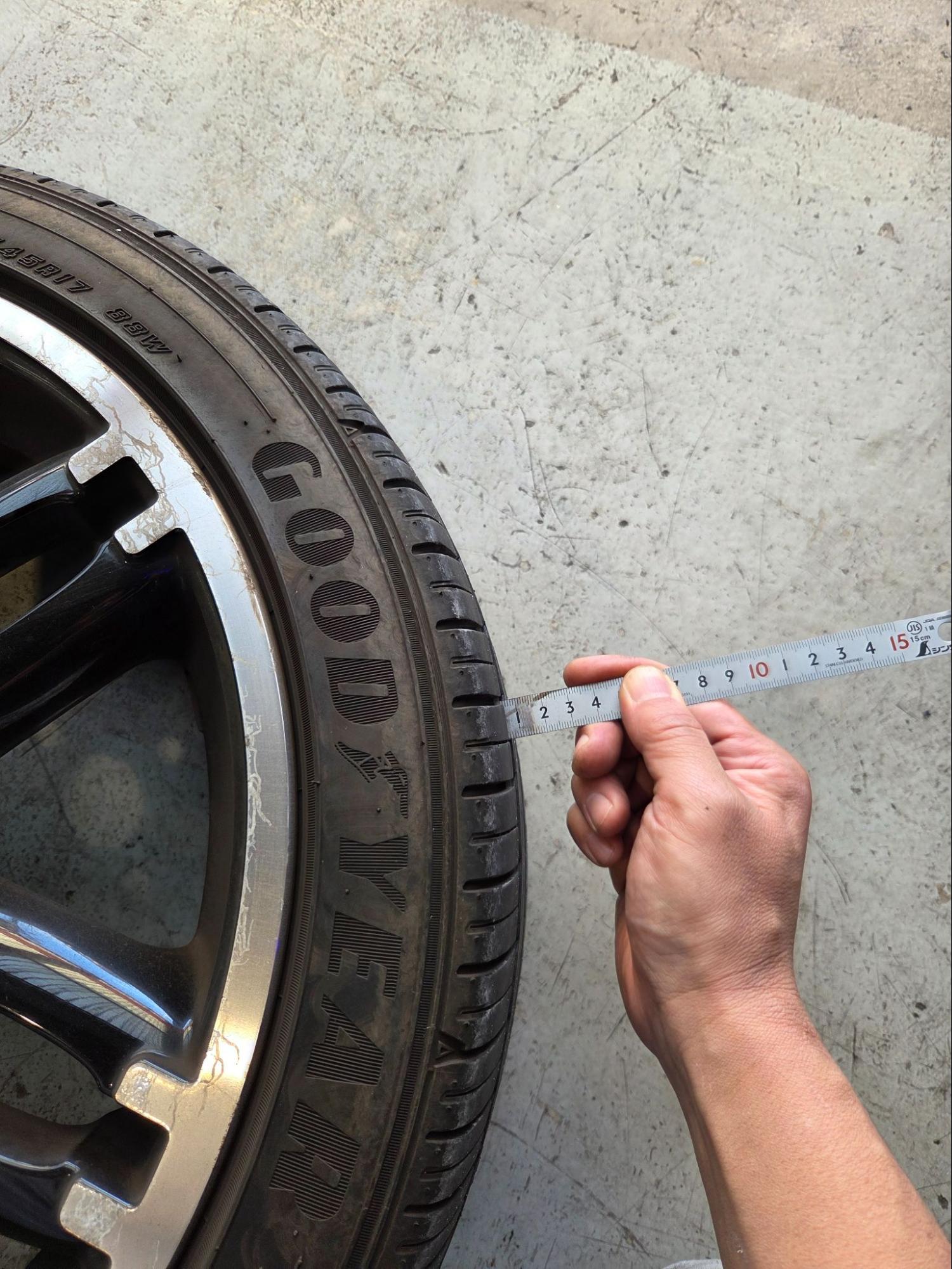 MINI　クラブマン　タイヤ残量測定