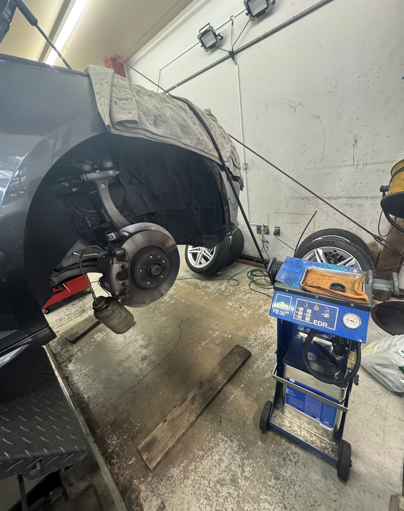 アウディA4　ブレーキフルード交換