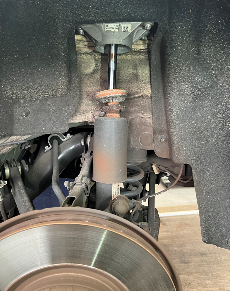 BMW 135i　ショックバンプラバー