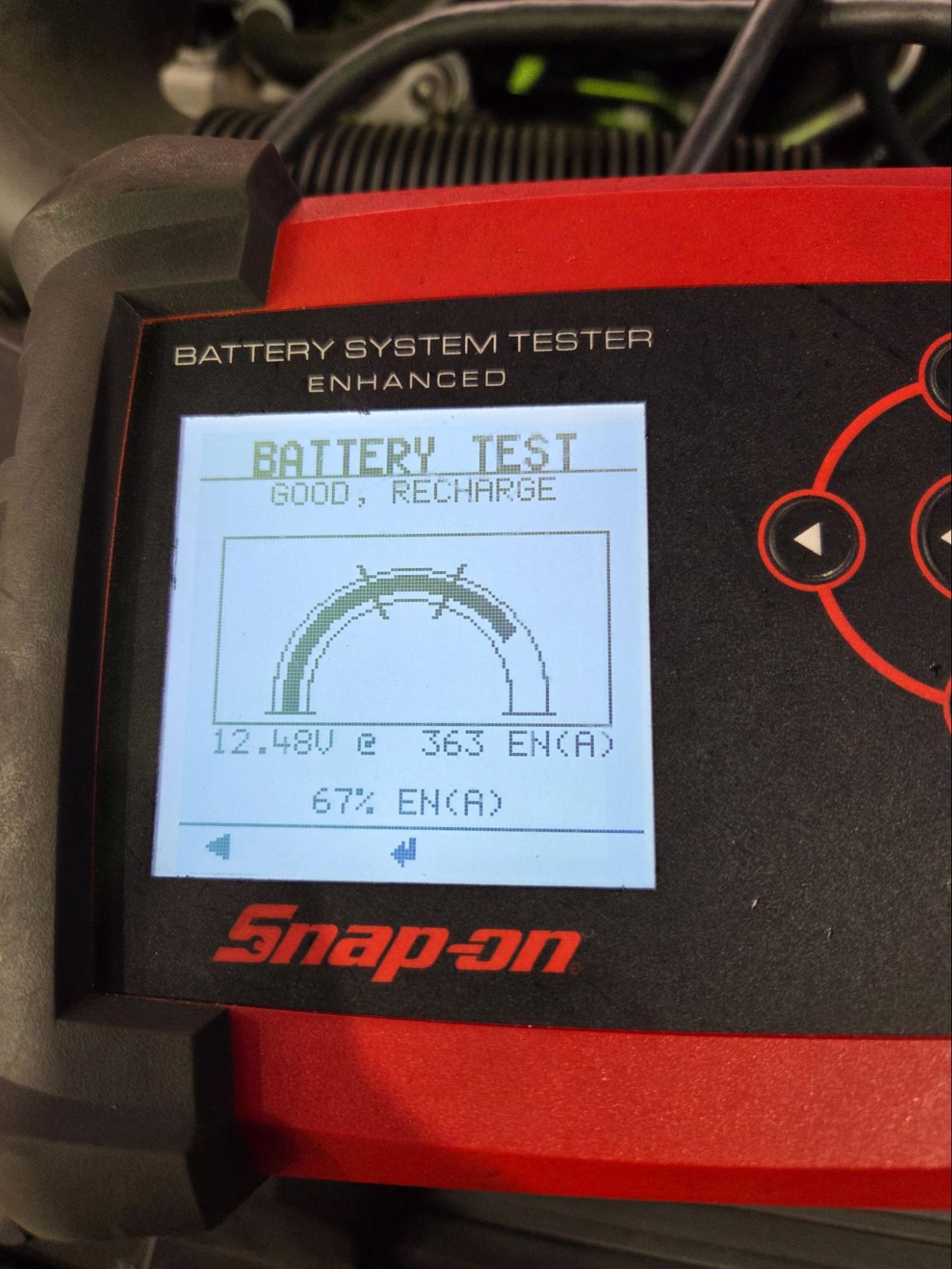 フォルクスワーゲン　ポロ　バッテリー電圧測定