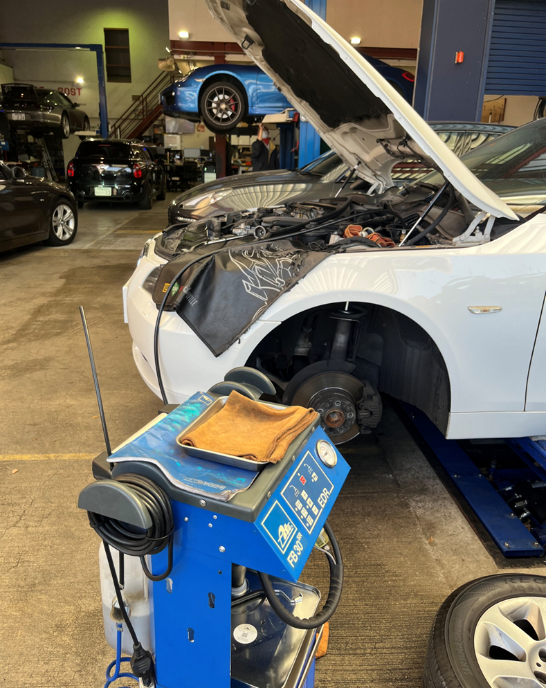 BMW　525i　ブレーキフルードエア抜き作業