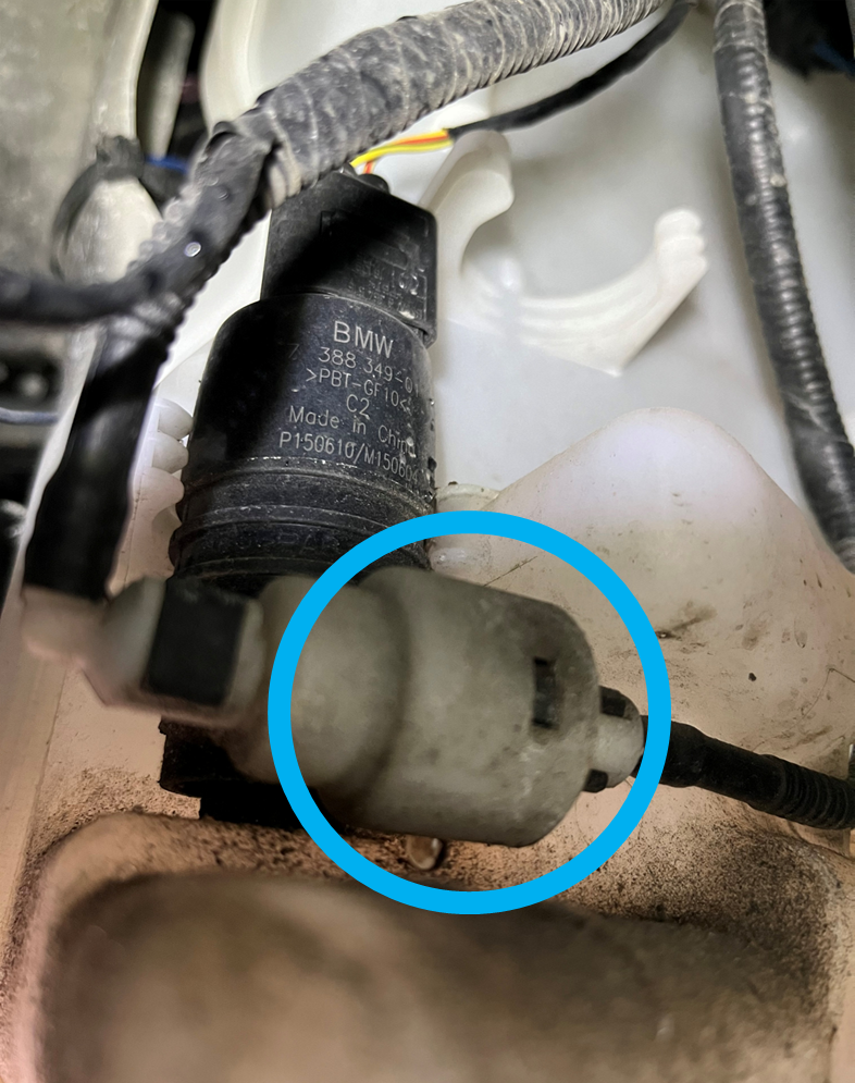 BMW X1　ウォッシャーポンプ劣化