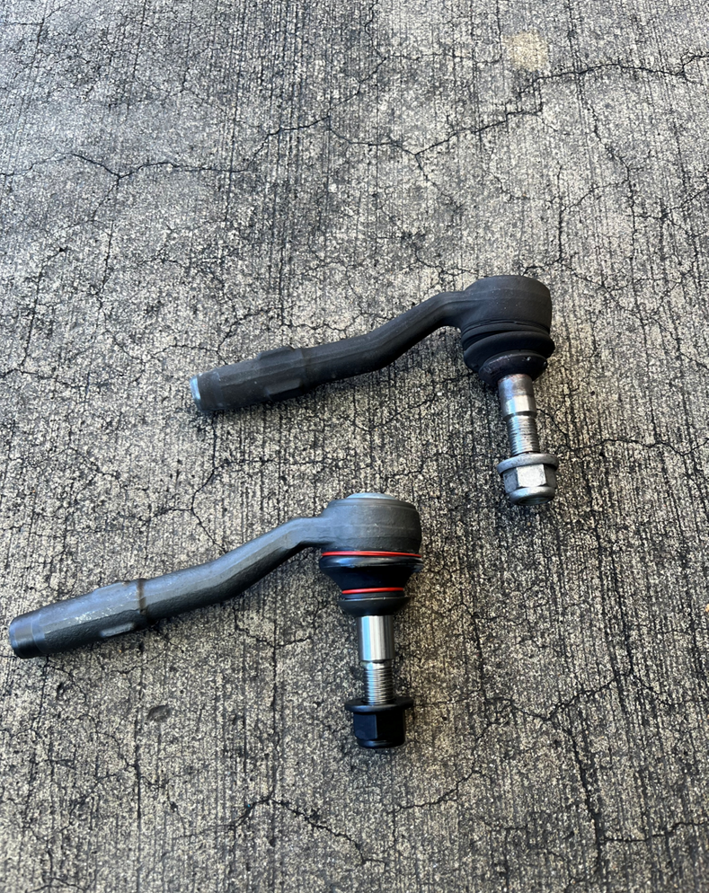 BMW　525i　タイロッドエンドブーツ新旧の比較