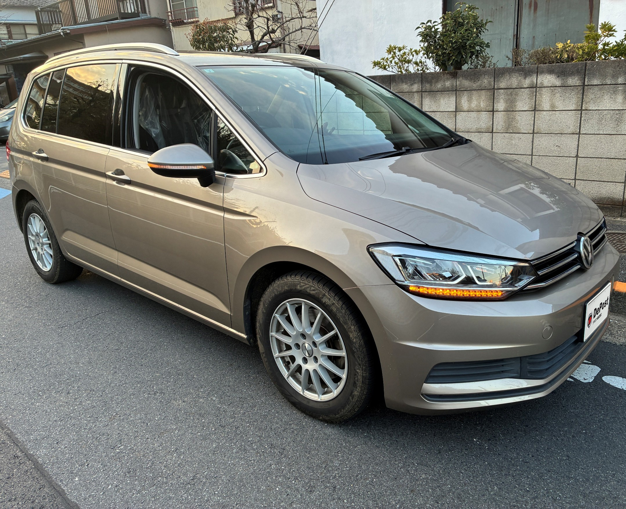 トゥーラン外観